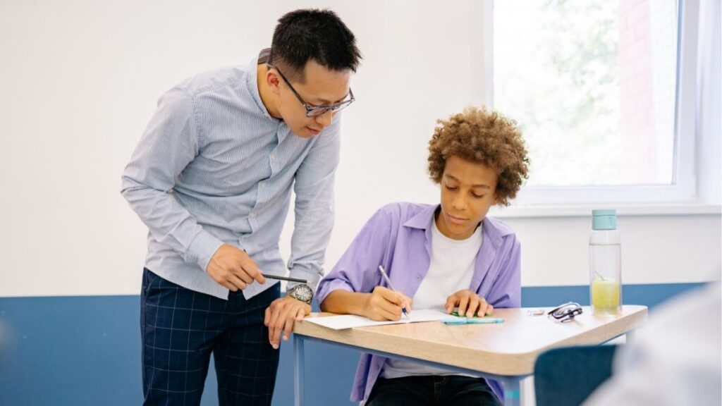 Thang điểm TOEIC: Cách tính, bảng quy đổi và ý nghĩa từng mức điểm 11 Bảng quy đổi điểm TOEIC sang các cấp độ CEFR