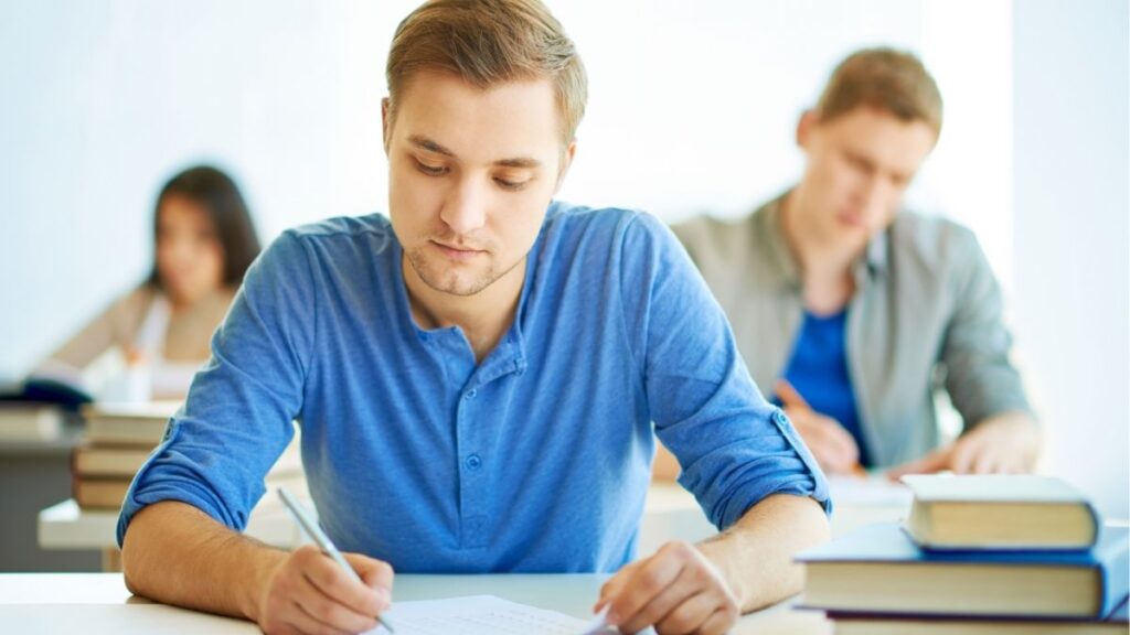 TOEIC 4 kỹ năng là gì? Cấu trúc, điểm số và ai nên thi? 3 Cấu trúc bài thi TOEIC 4 kỹ năng Listening Reading Speaking Writing