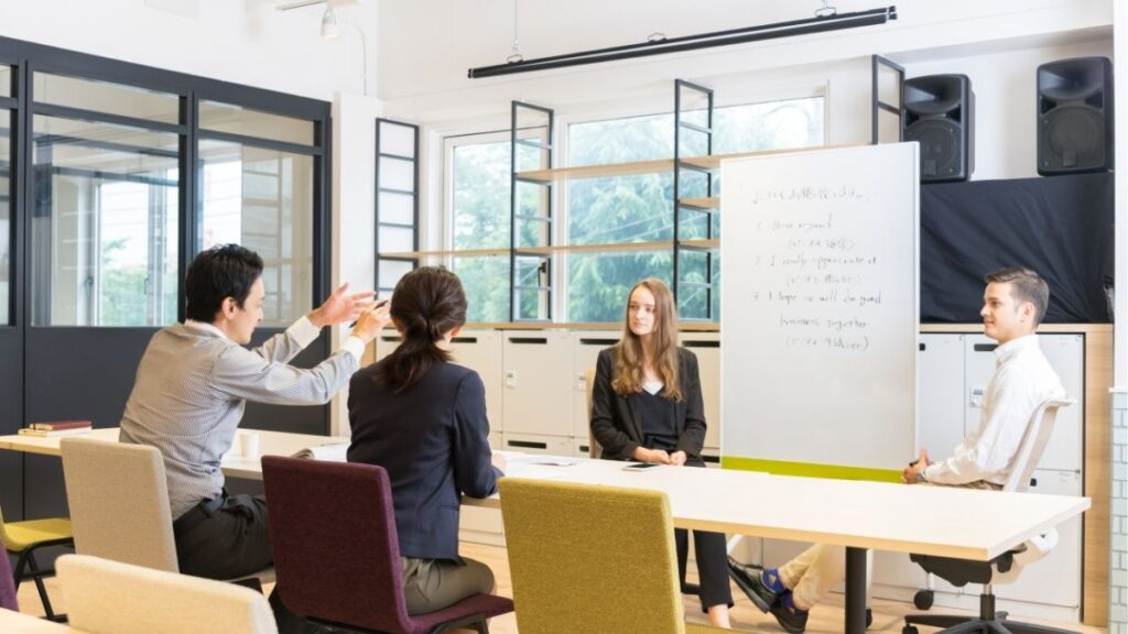 Từ Vựng Tiếng Anh Giao Tiếp Nào Cần Học Trước? 5 Từ vựng tiếng Anh chào hỏi và giới thiệu bản thân